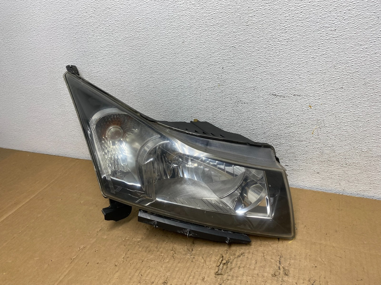 2011 to 2015 Chevrolet Cruze Halogen Right Passenger Rh Headlight AD2480 DW1