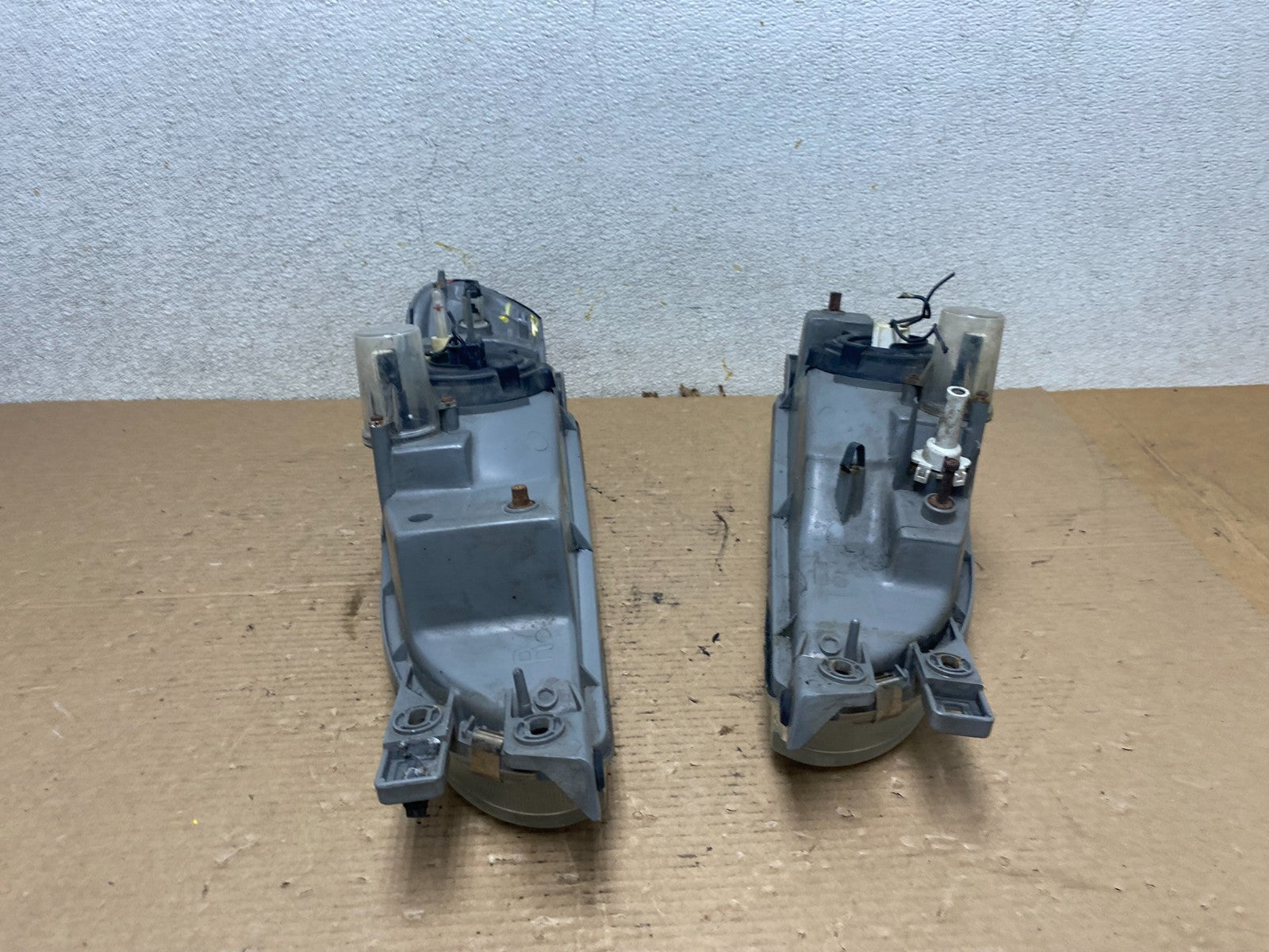 1993 to 1996 Subaru Impreza Wagon Left+Right Set Side Halogen Headlight R0387 DG13
