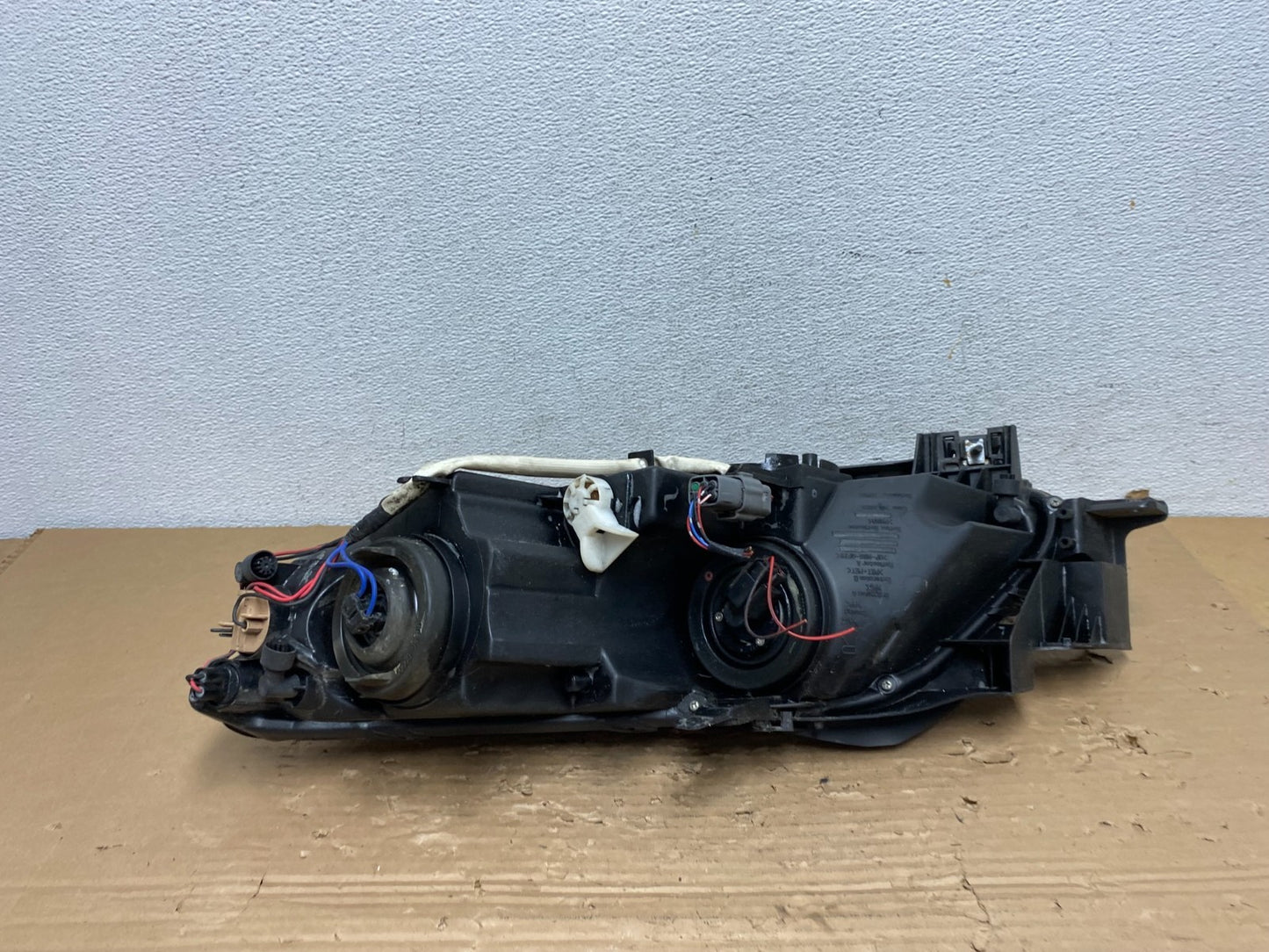 Halogen 2007 to 2009 Mazda CX-7 Right Passenger RH Side Headlight AD4348 DW5