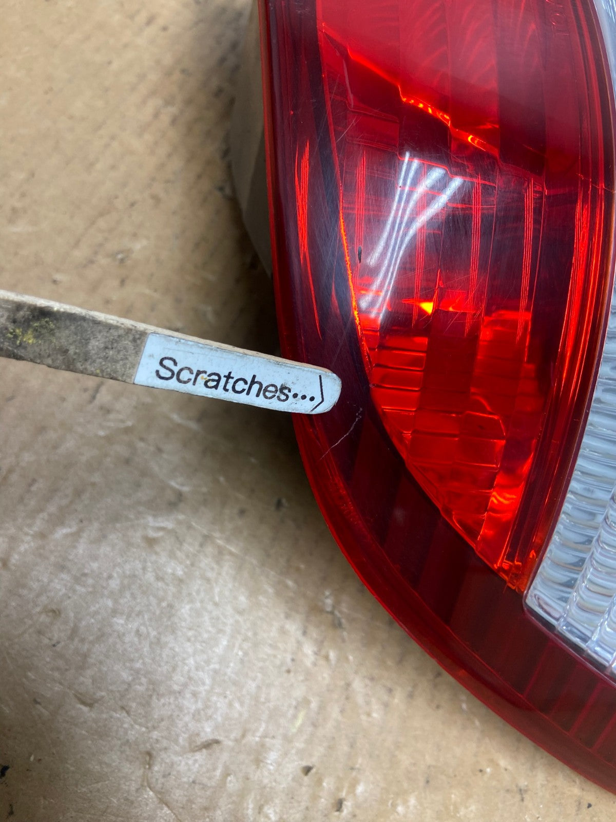 2000 2001 Lexus ES300 Outer Left Driver Lh Side Tail Light AE0346 LK3