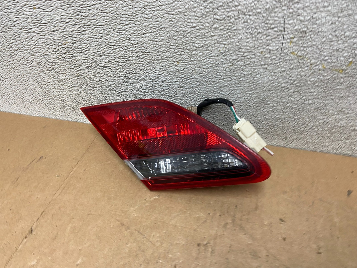 2005-2010 Toyota Avalon Left Driver LH Side Tail Light Inner Oem Z7868 DW1