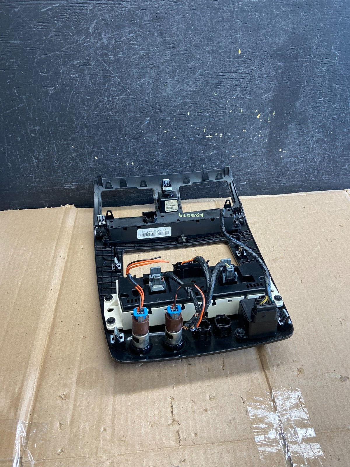2006 to 2010 Hummer H3 Center Cosnole A/C Climate Control Radio Bezel AH5579 DW3