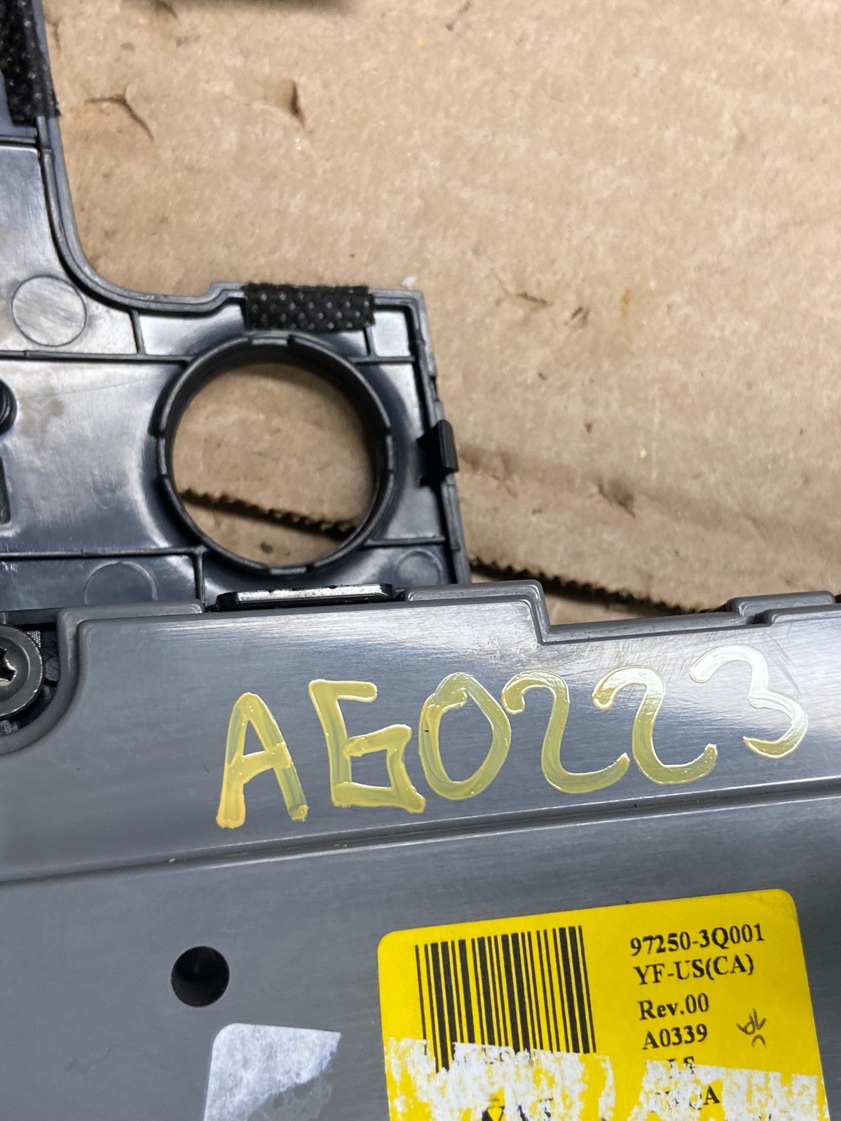 2011 - 2014 Hyundai Sonata Center Radio Climate Control Air Vent Bezel AG0223 DG8