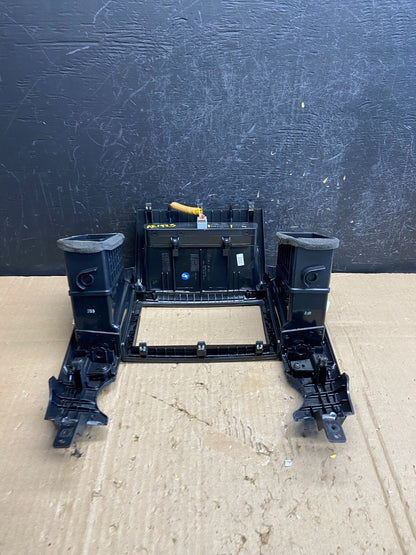 2006-2012 Hyundai Entourage Sedona Center Radio Clock Bezel Air Vent AE1975 DG5