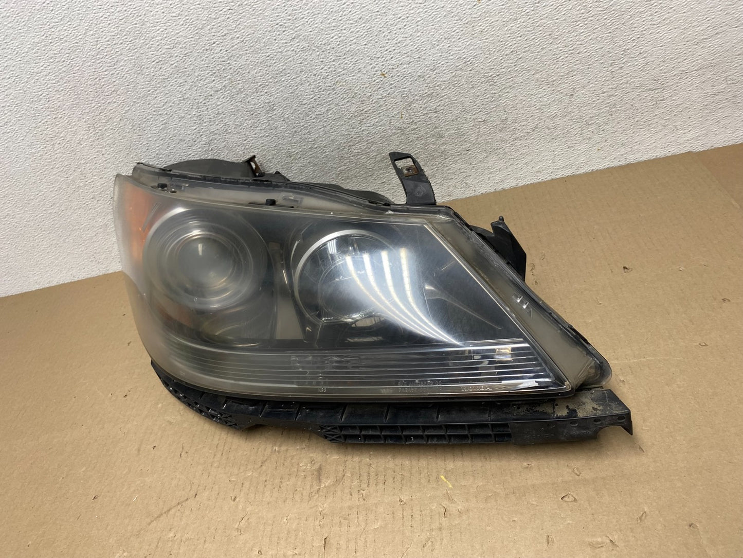 2005 to 2008 Acura RL Right Passenger Rh Side XENON HID Headlight AG5923 DW1