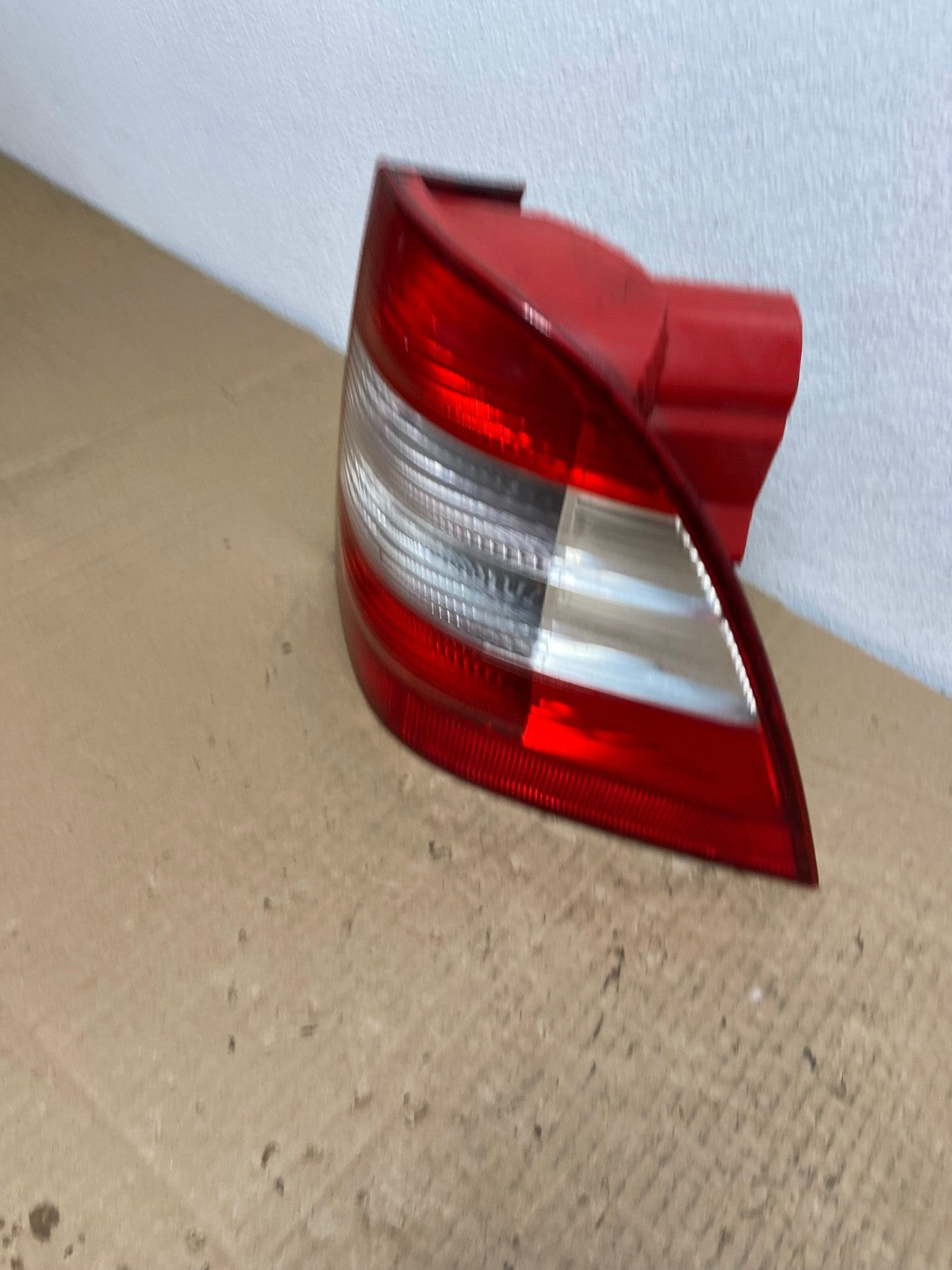 2002-2005 Mercedes ML 350 Ml-Class Right Passenger Rh Side Tail Light AC3890 LK1