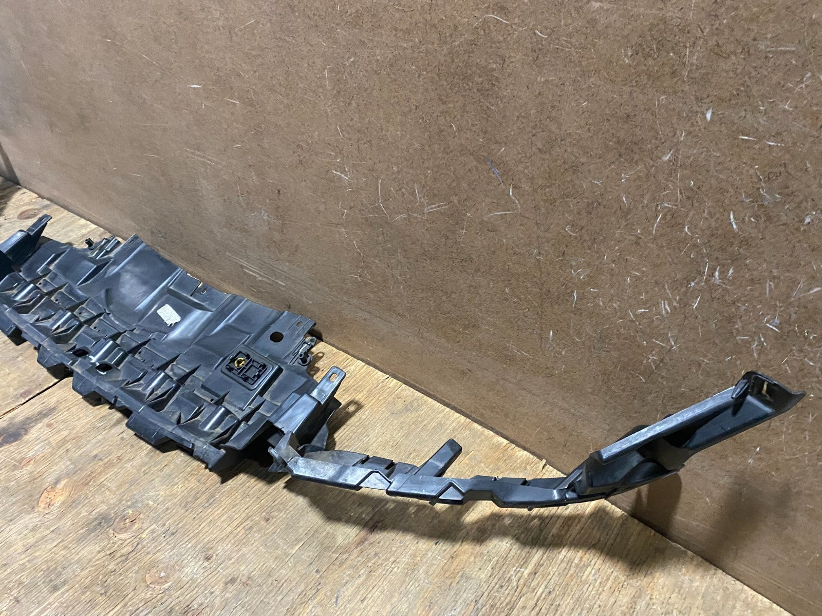 2015 to 2018 Ford Focus Front Upper Bumper Cover Support Mounting AG75933