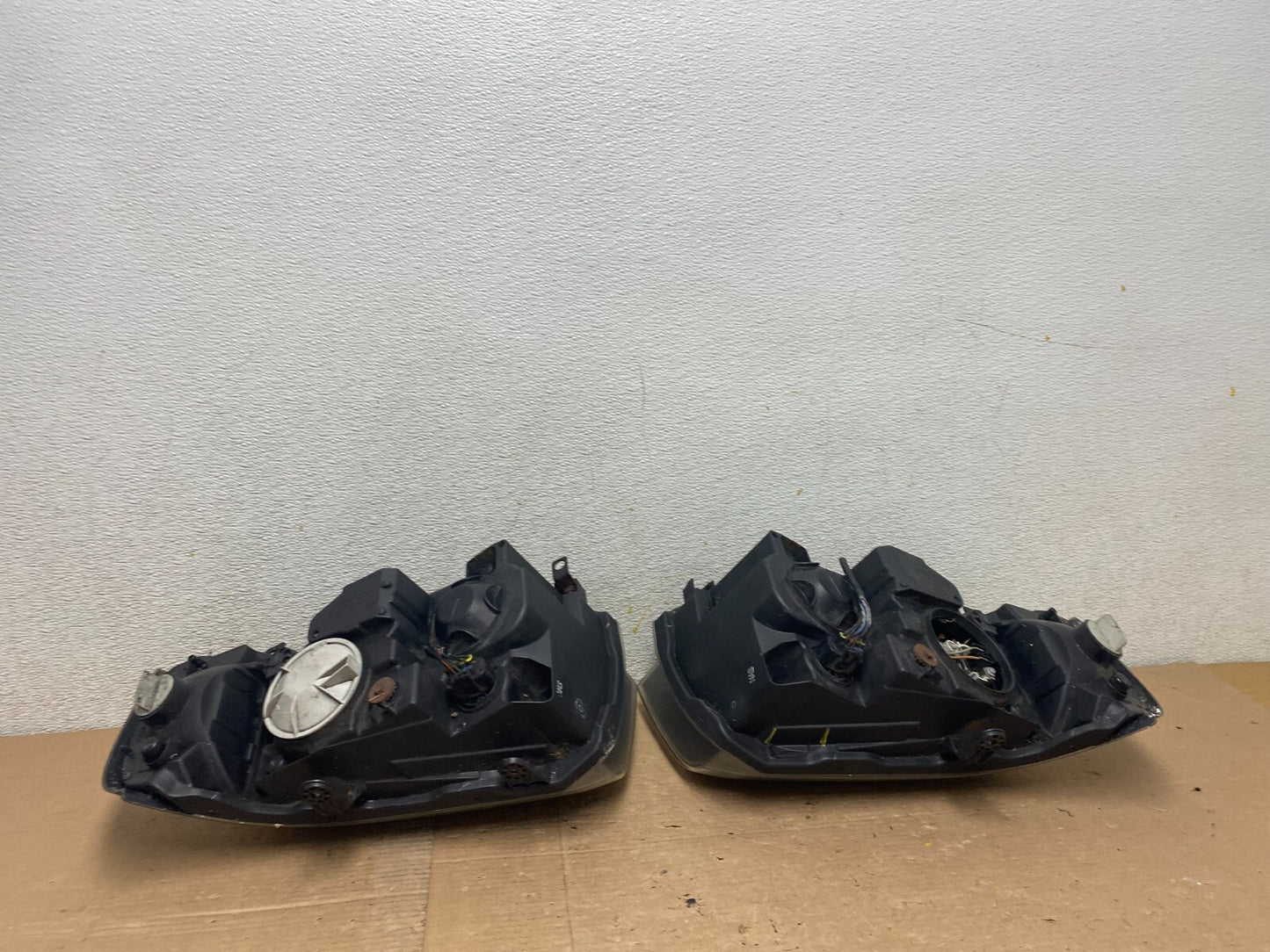 2004-2005 Land Rover Freelander Left+Right Side Halogen Headlights OEM O0468 DW9