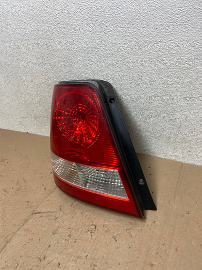 2003 to 2006 Kia Sorento Left Driver Side Tail Light AG5401 LK1