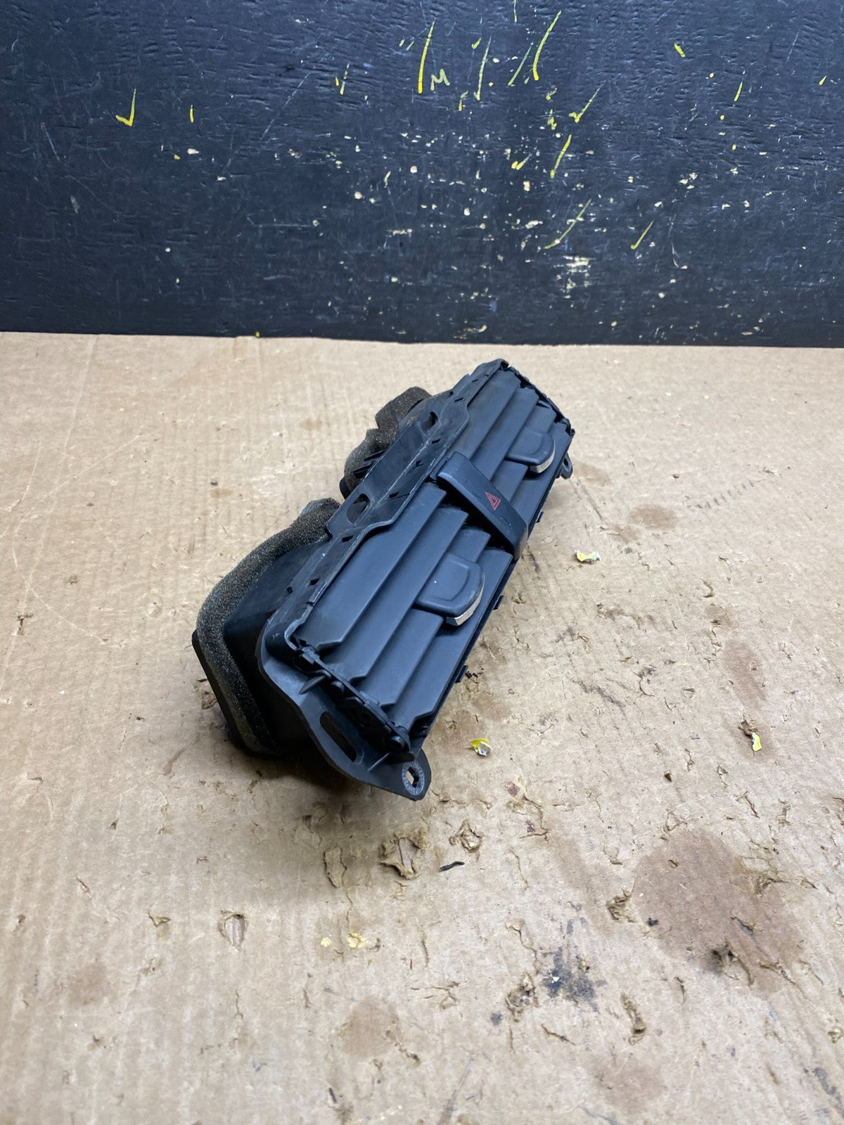 2013 to 2016 Ford Fusion Center Dash Air Vents DS73-19K617-A OEM Z4585 DG1