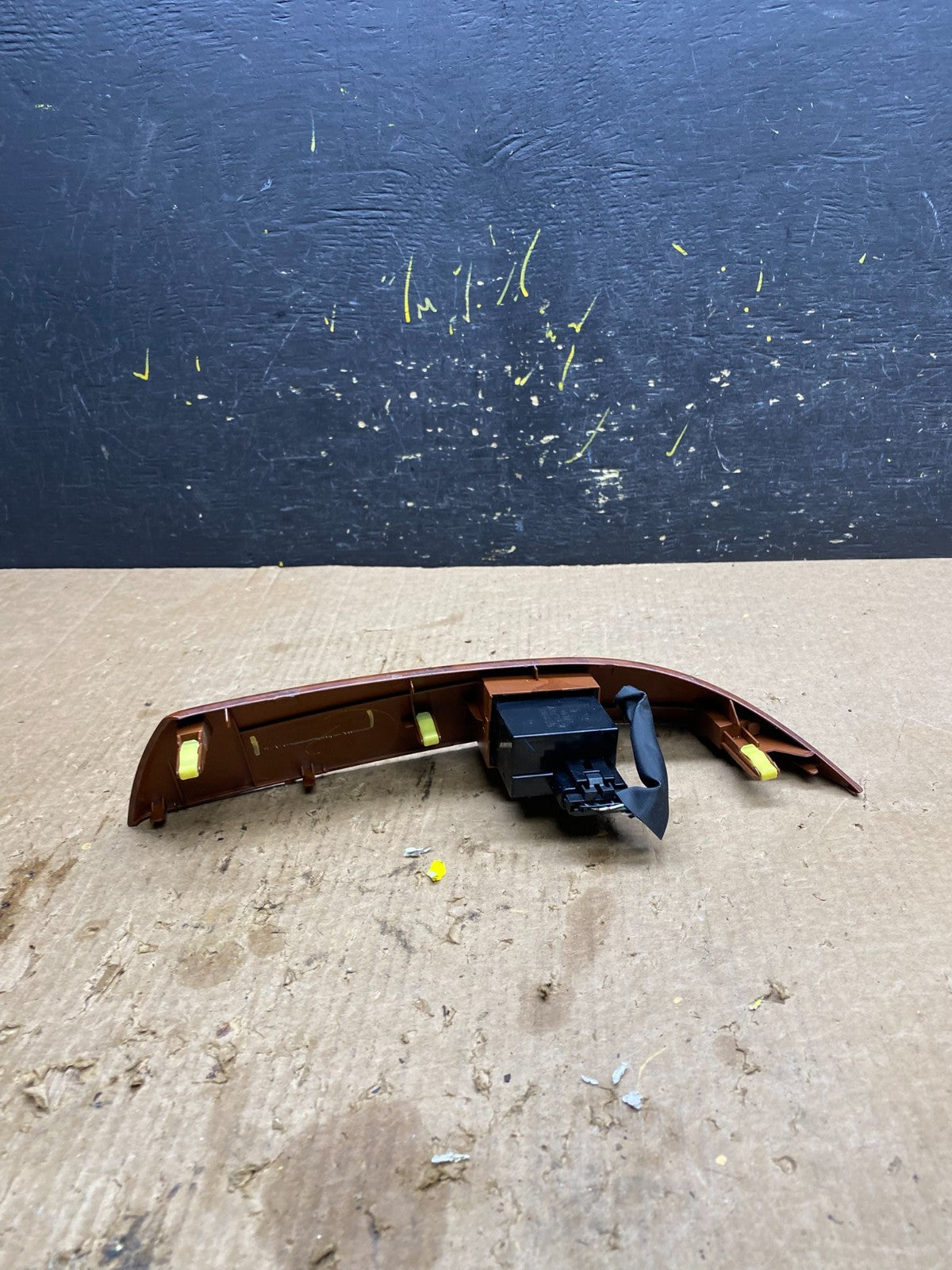 2004 to 2010 Toyota Sienna Switch Key Light Indicator Bezel Trim OEM Z7114 DG3