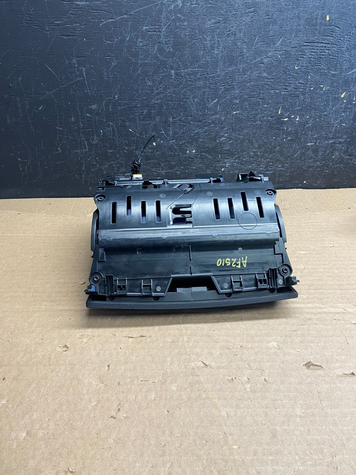 2008-2011 Mercedes W204 C300 Navigation Display Screen Monitor w/Cover af2510 DG4
