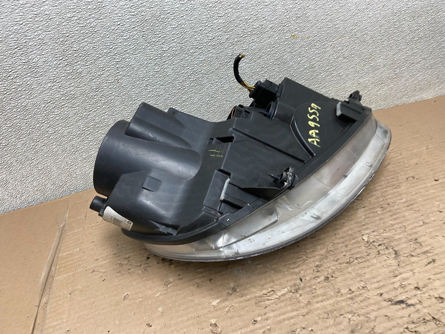 2005 to 2010 Volkswagen Jetta Left Driver LH Side Headlight Halogen AA9559 DW7