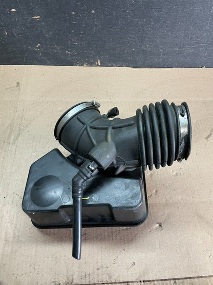 2007 to 2010 Lincoln MKX 3.7L Air Cleaner Box Resonator OEM M8906 DG4