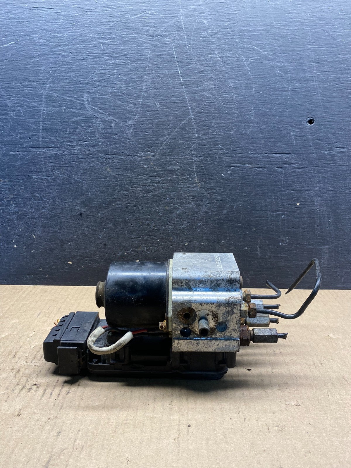 2004 2007 Ford E250 E350 Econoline Anti-Lock ABS Antilock Brake Pump ag9756 DG4
