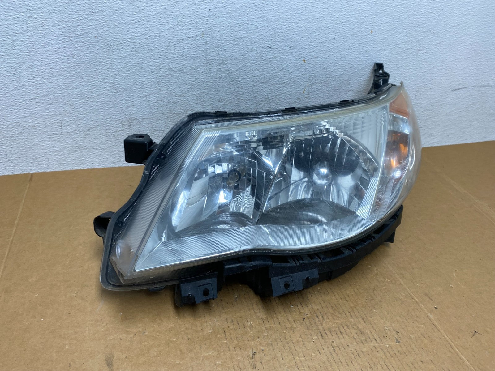 2009-2013 Subaru Forester Left Driver LH Halogen Headlight AD9228 DW2