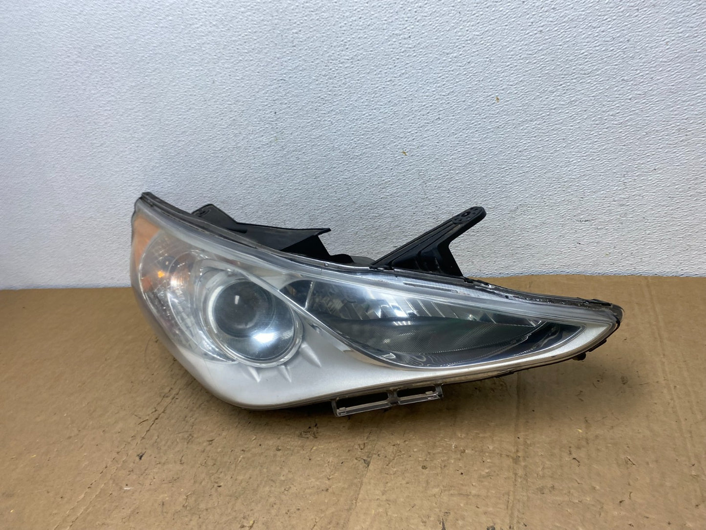 2011 - 2014 Hyundai Sonata Right Passenger Rh Side Headlight Halogen AD0685 DW1