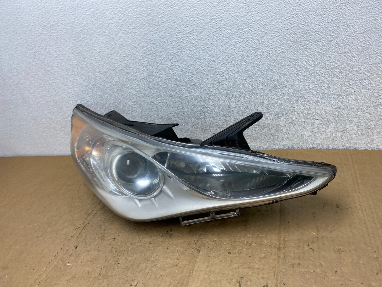 2011 - 2014 Hyundai Sonata Right Passenger Rh Side Headlight Halogen AD0685 DW1