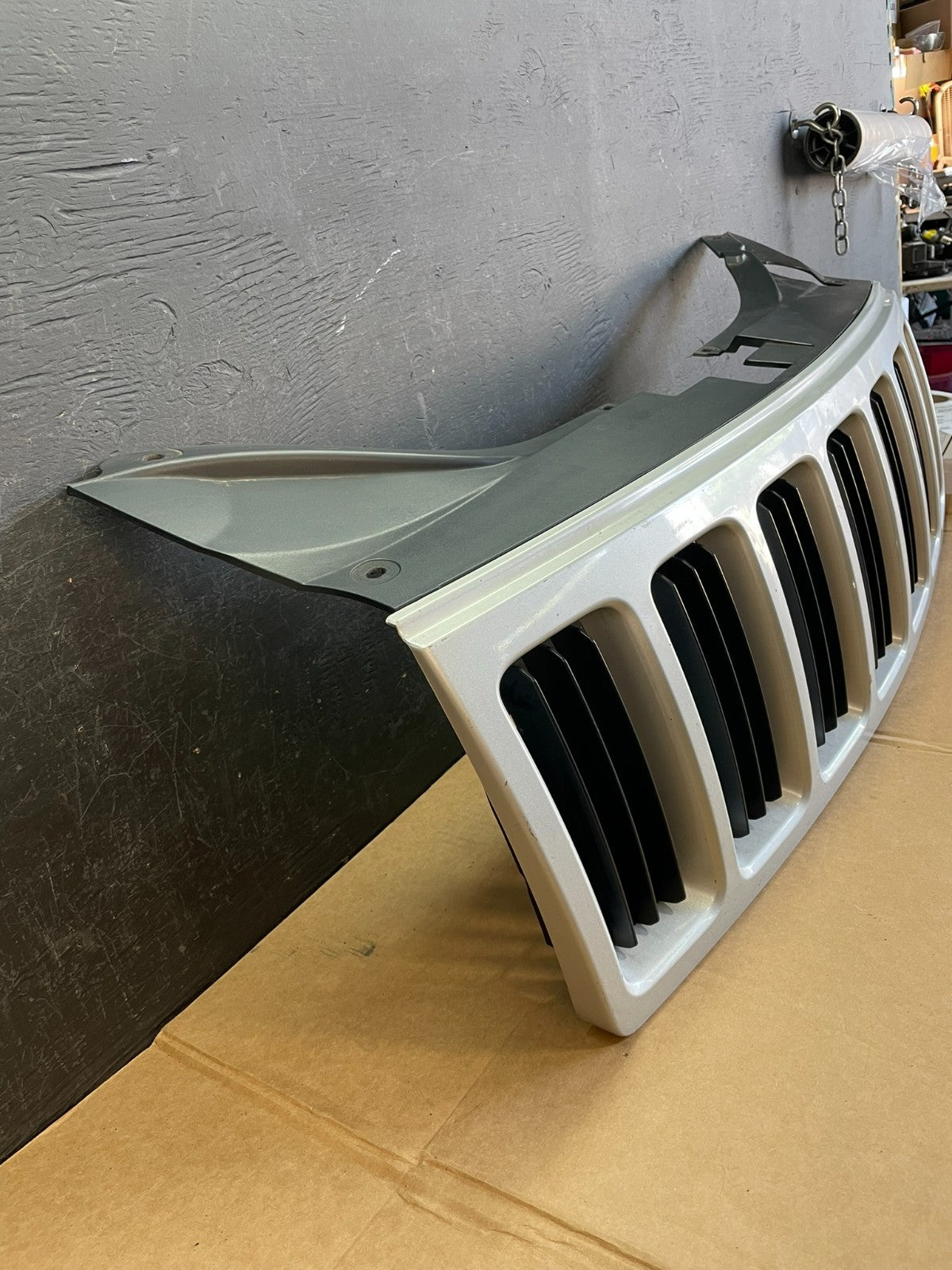 2008 2009 2010 Jeep Grand Cherokee Front Upper Grill Grille AE0792 DG2