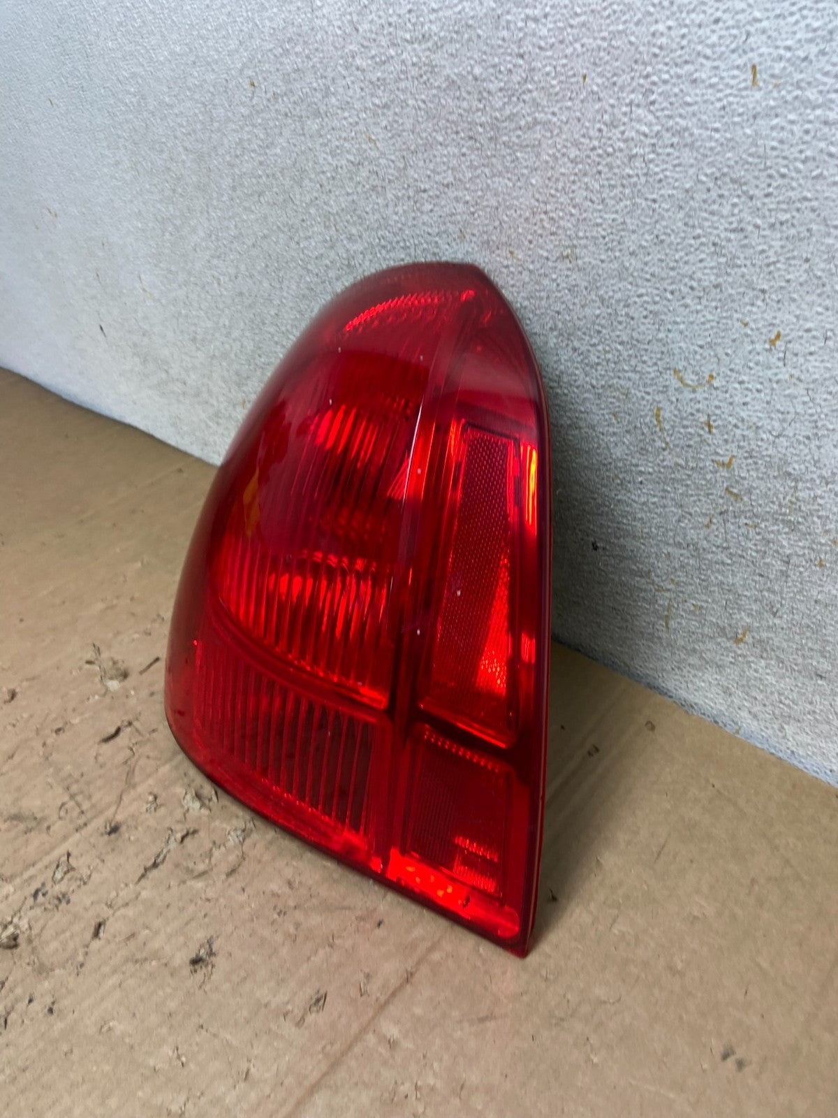 2003 to 2011 Lincoln Town Car Left Driver Lh Side Tail Light AI9268 LK1