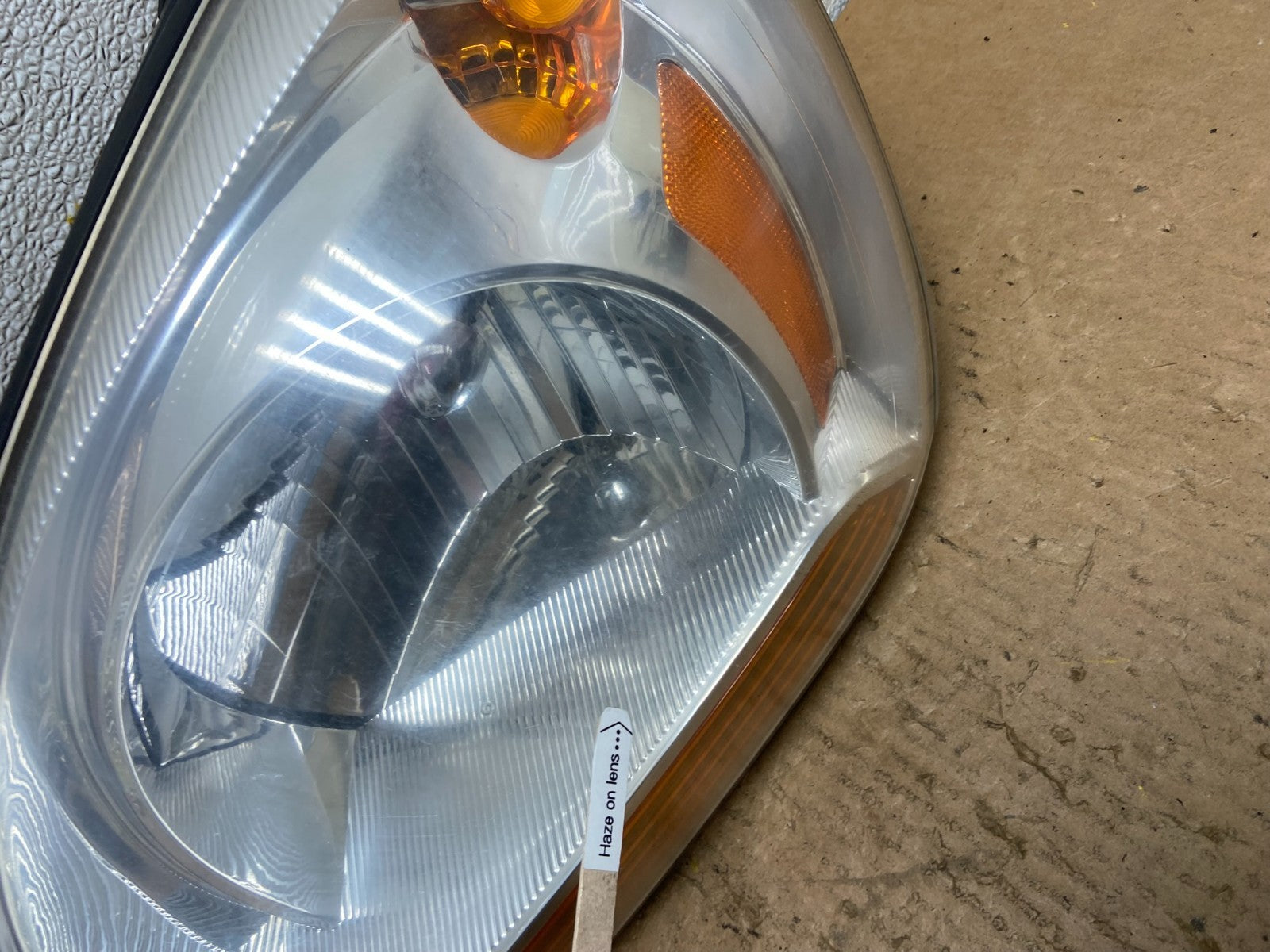 2005 to 2006 Kia Sportage Left Driver LH Halogen Headlight OEM Z9586 DW4