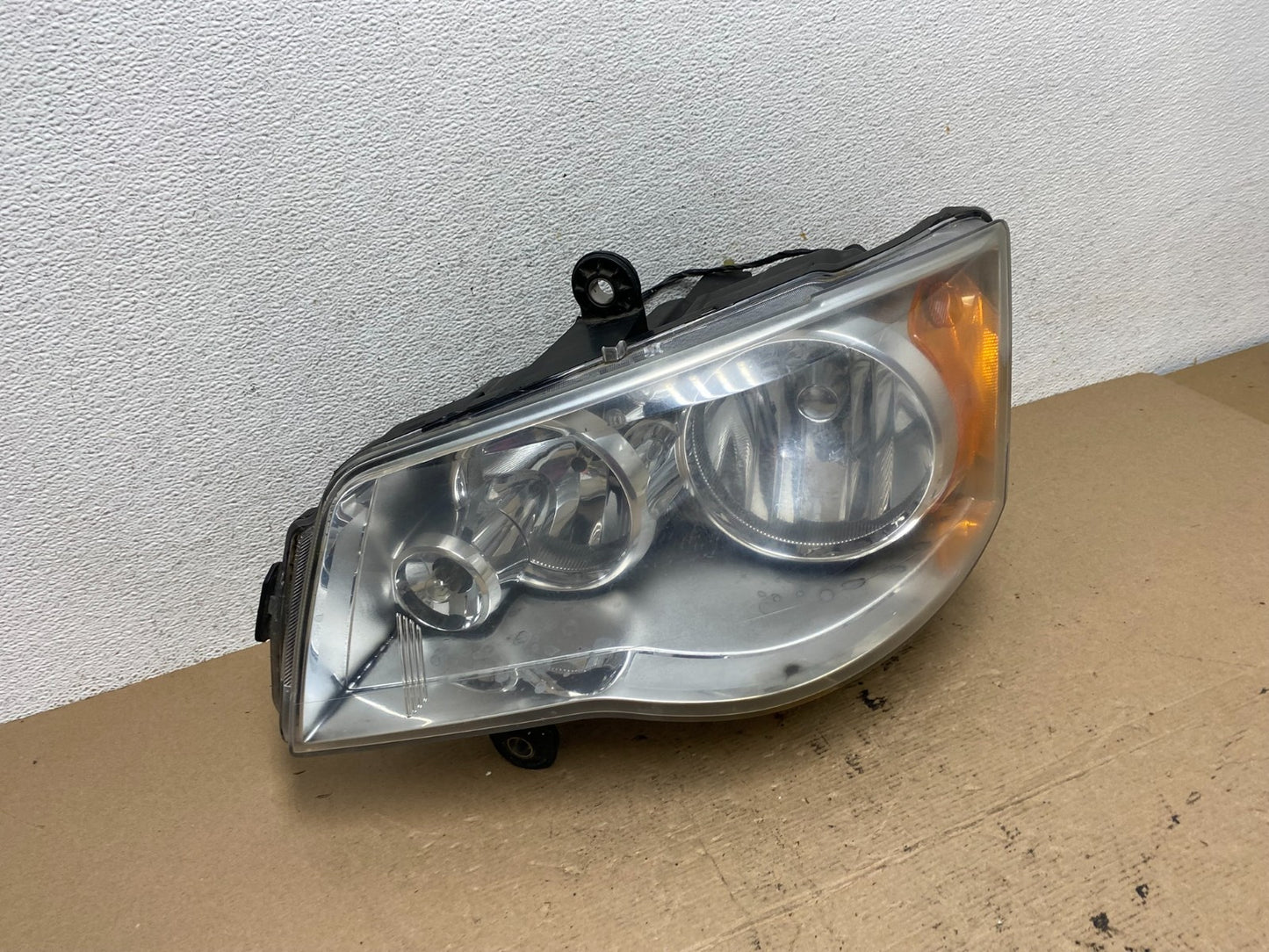 2008 to 2016 Chrysler Town and Country Left Driver Lh Side Headlight AF4521 DW2