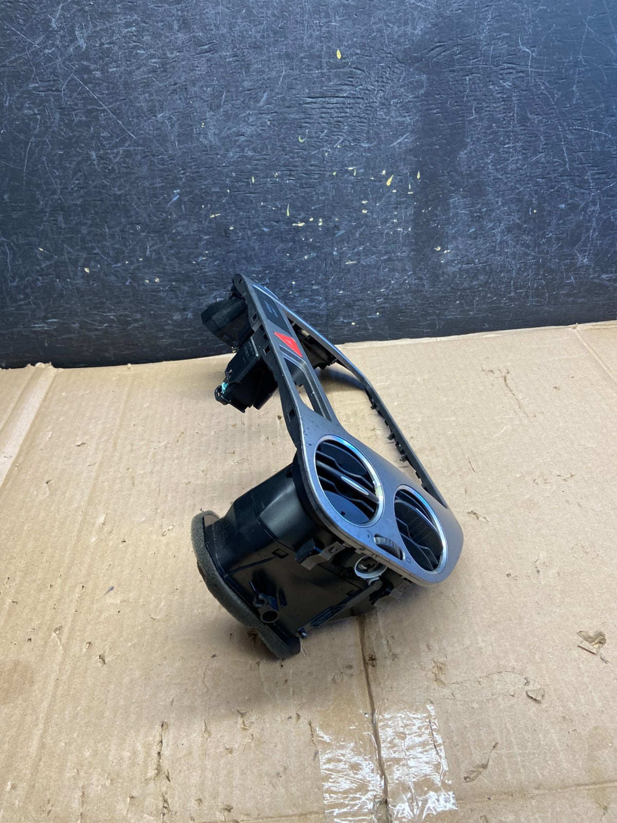 2009 2010 2011 Volkswagen Tiguan Center Dash Radio Bezel Trim AH5674 DG1