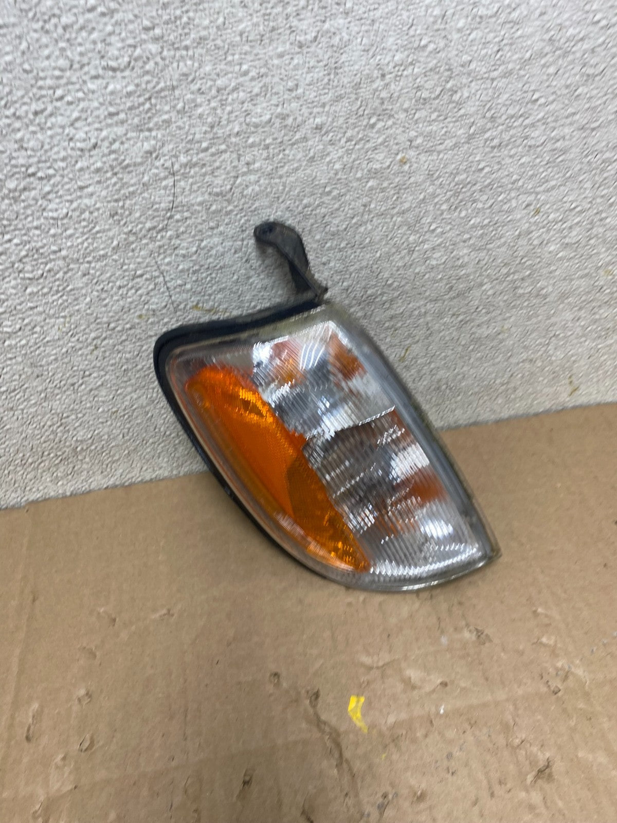 2000-2001 Nissan Xterra Right Passenger Turn Signal Headlight Light T5695 DW2