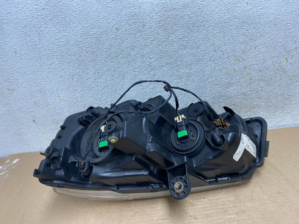 2011 to 2016 Chrysler Town and Country Right Passenger Headlight AH9431 DW7