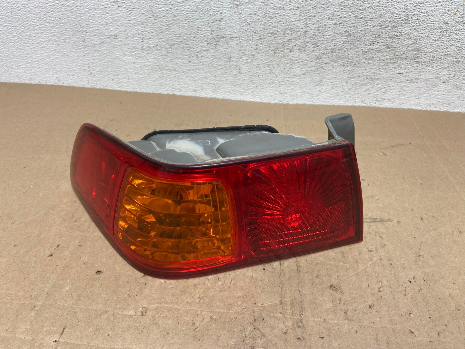 2000 to 2001 Toyota Camry Tail Light Left Driver Lh Side AE6068 LK0
