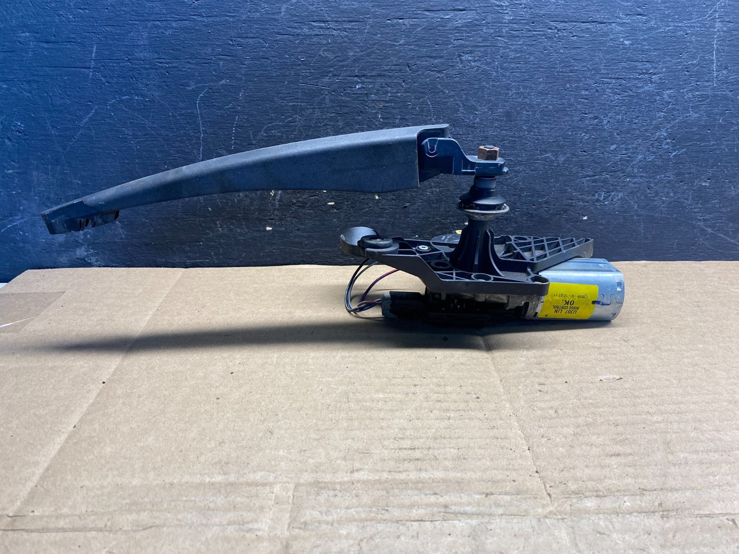 2011 to 2014 Ford Edge Licnoln MKX Rear Windshield Wiper Motor AE8259 DG3