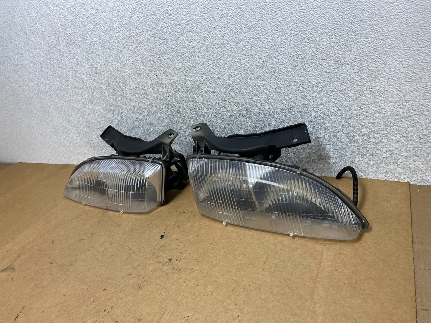 1995 to 1999 Chevrolet Cavalier Left+Right Set Halogen Headlight AE3227 DG1