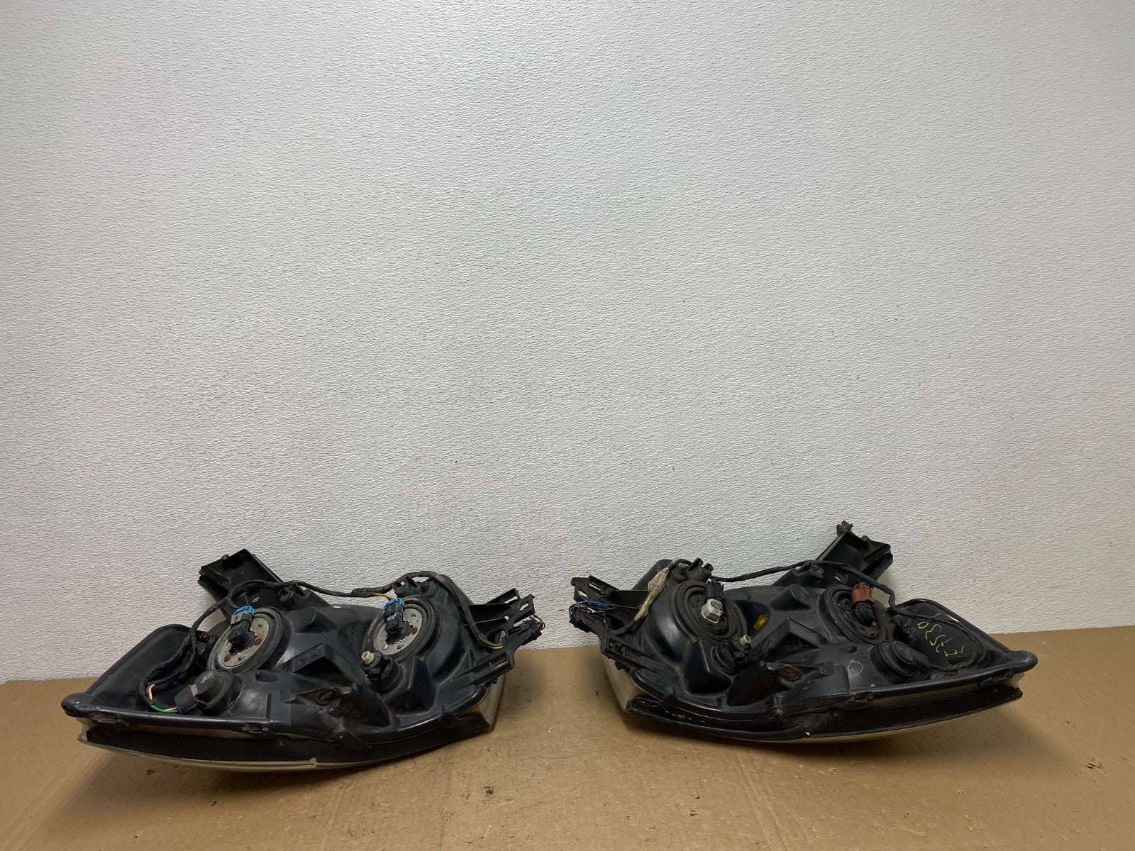 2004 to 2007 Nissan Armada Left+Right Side Set Headlights AC5976 DW9