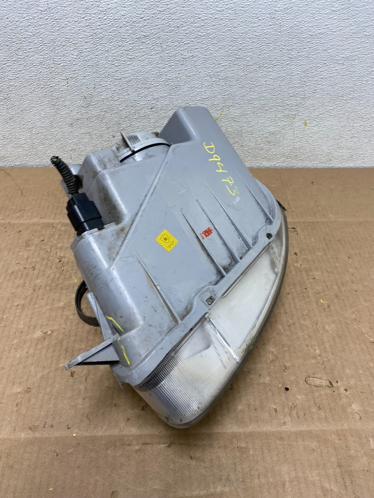 2000 to 2002 Daewoo Nubira Station Wagon Right Side Headlight OEM D94736