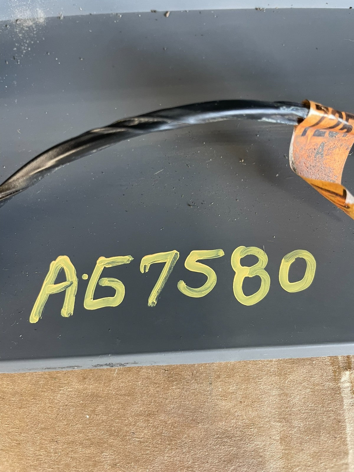 2002 to 2006 Chevrolet Avalanche 1500 Cente Spoilerr 3rd Brake Light AG7580 DG6