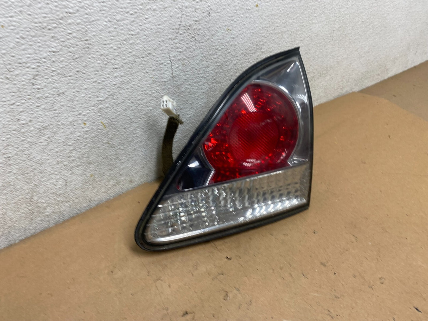 2000-2003 Lexus RX300 Right Passenger Side Rear Inner Tail Light H5896 DG12
