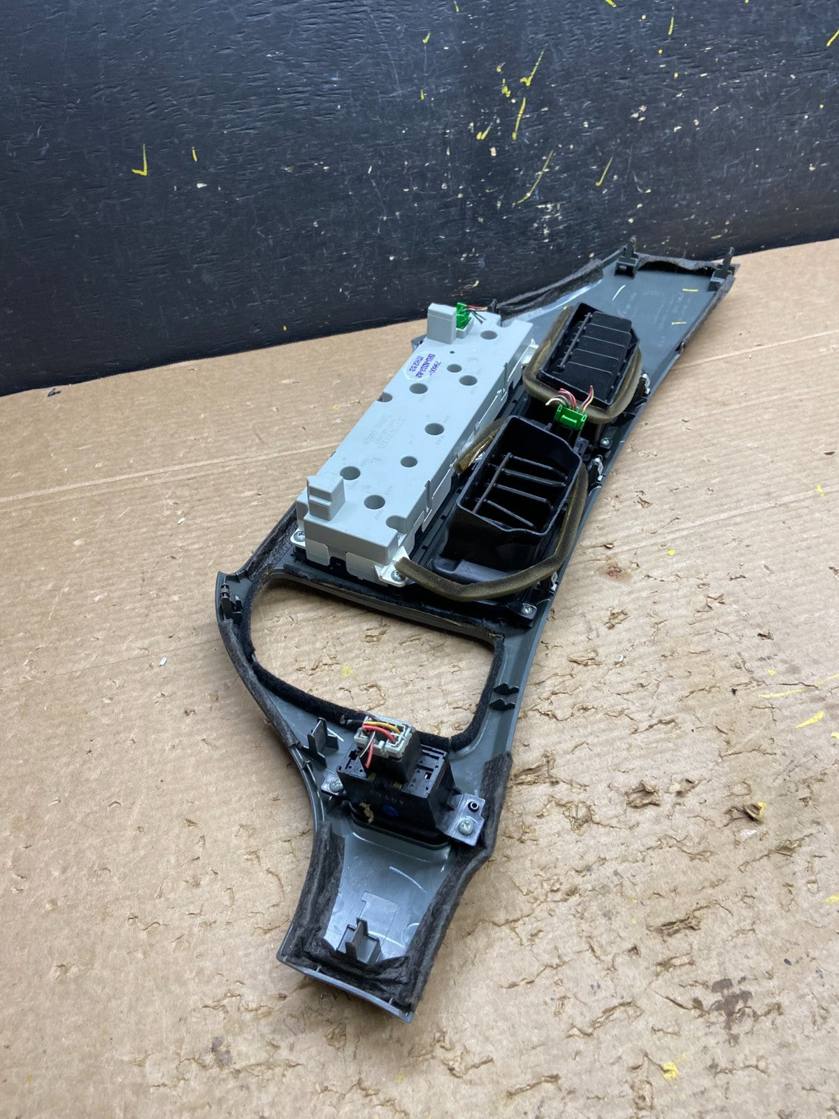 2005 to 2010 Honda Odyssey  Radio Climate Control Dash Trim Bezel Oem W3011 DG4