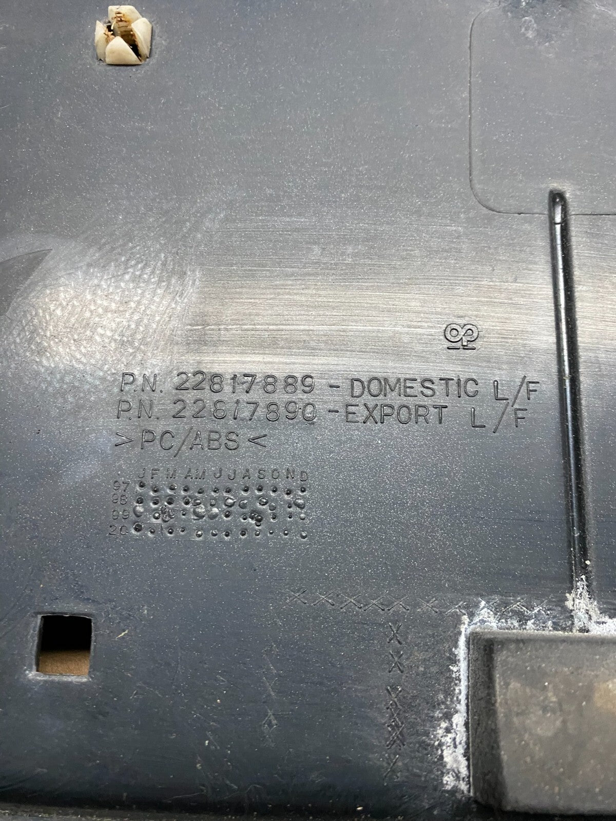 1999 to 2004 Oldsmobile Alero Trunk Lid License Plate Panel G3242 DG18