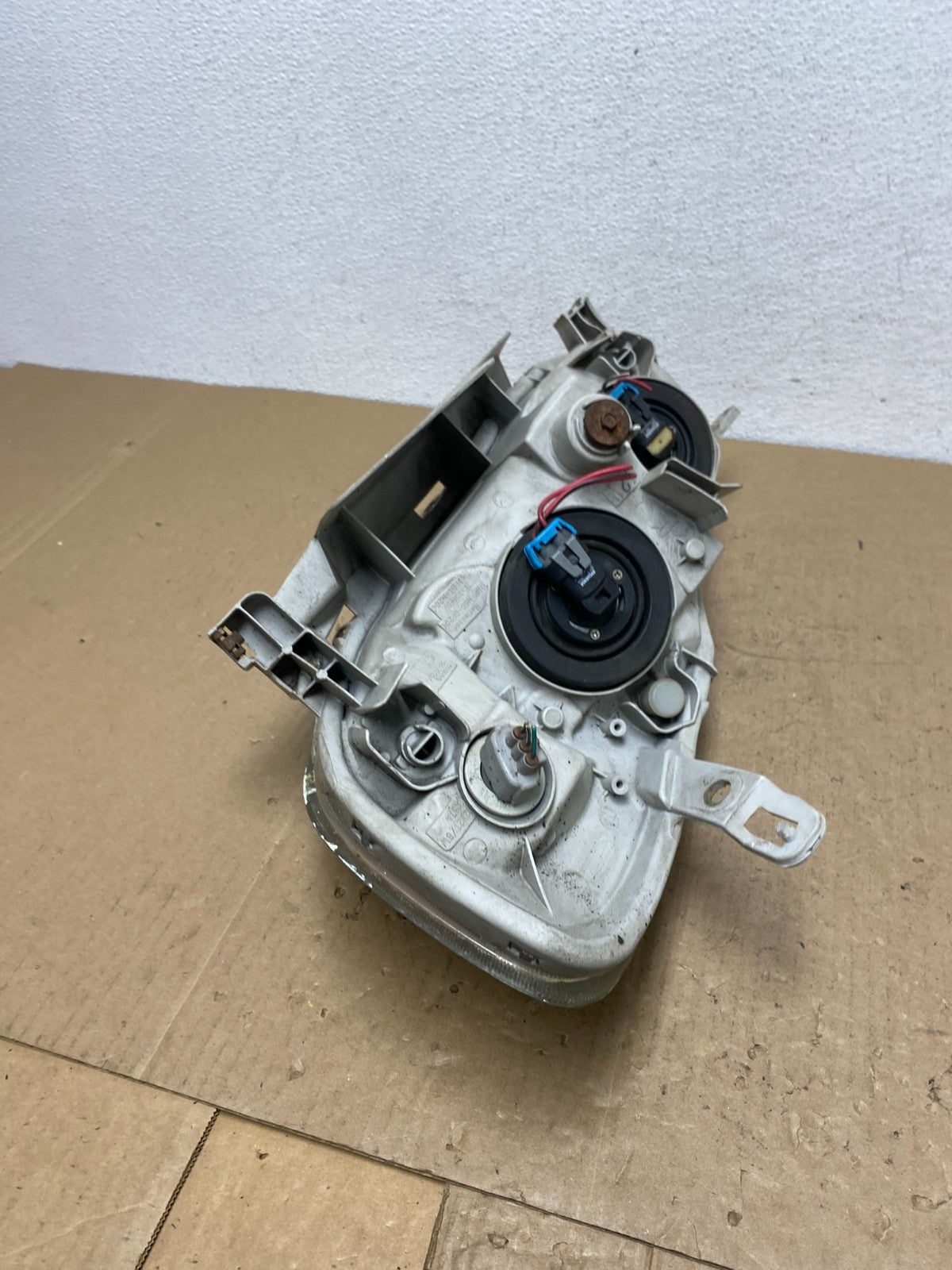2005 to 2008 Toyota Corolla Right Passenger RH side Headlight AC5877 DW6