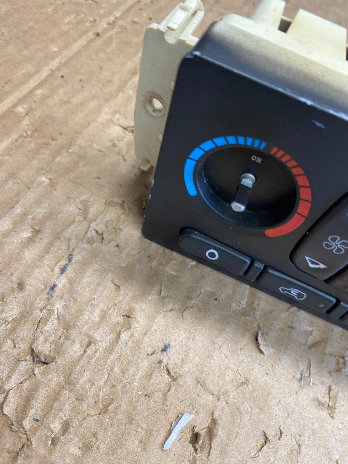 2003 to 2006 Chevrolet Silverado HVAC Heater Climate Control Module AD69361