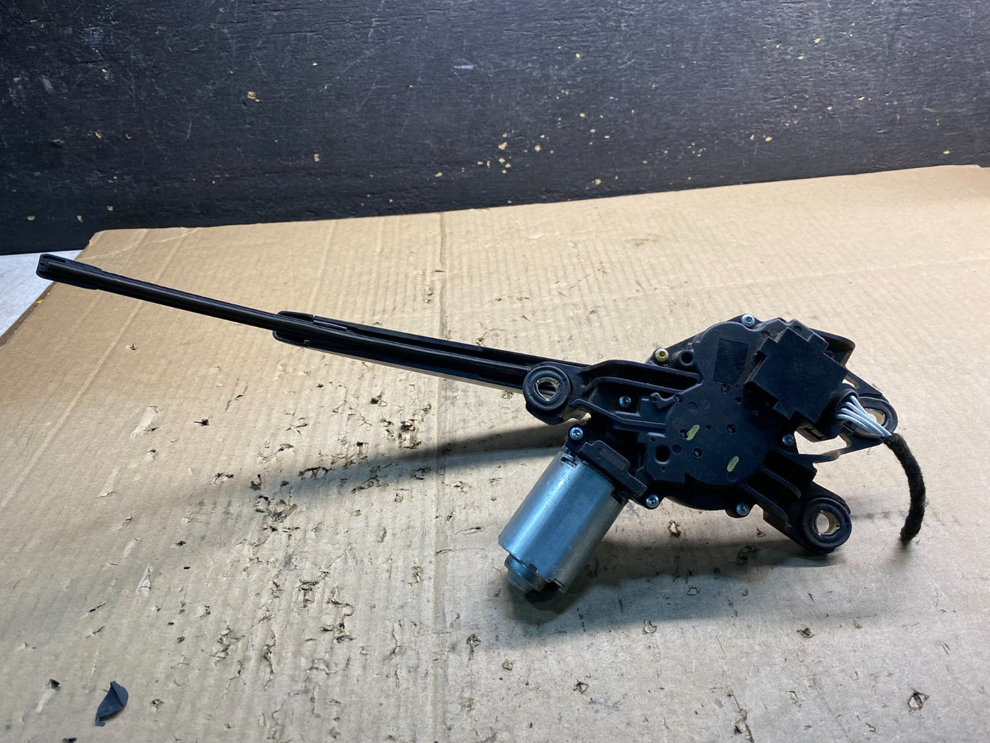 2006 to 2009 Volkswagen Golf Rear Windshield Wiper Motor OEM ab0397 DG5