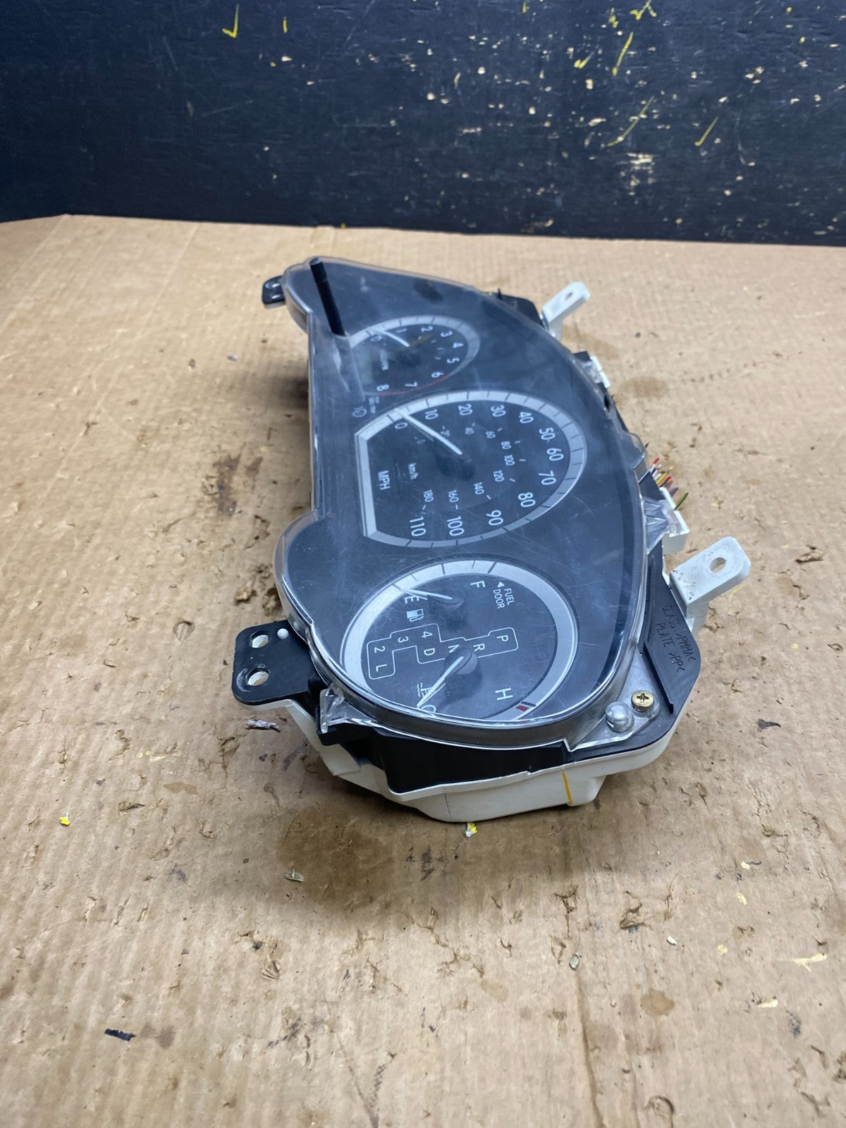 2004 2005 Toyota Sienna Speedometer Cluster Gauge Z7331 DG2