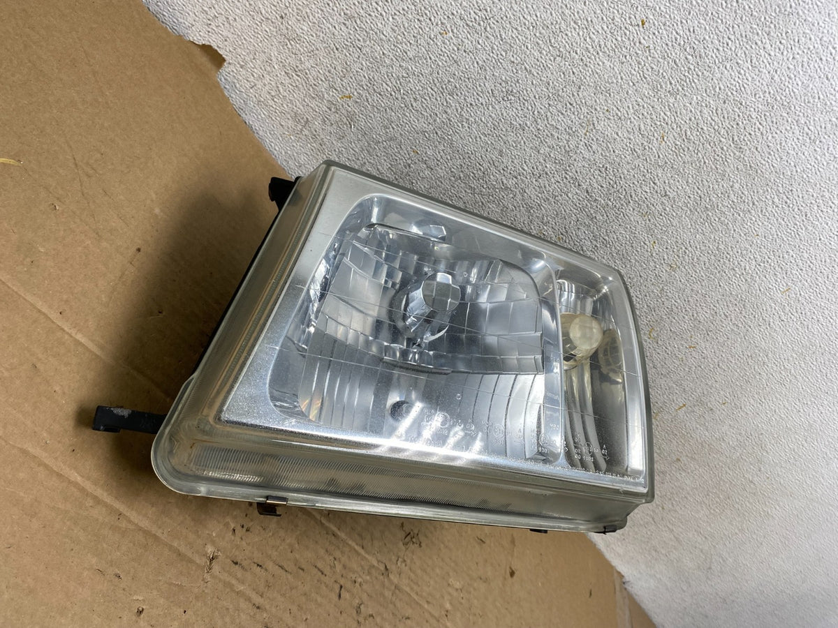 1998 to 2005 Toyota Land Cruiser Left Driver LH Headlight Halogen AH8152 DW1