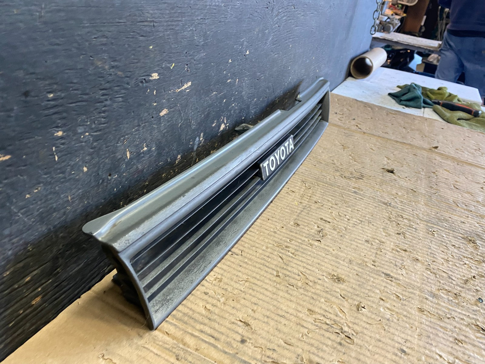 1988-1992 Toyota Corolla Grille Grill Front Upper  W/Insert Bracket OEM S9598 DG2