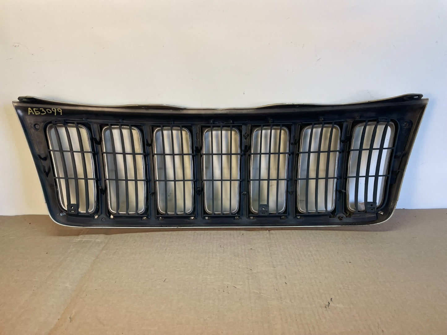 1999 to 2003 Jeep Grand Cherokee Front Upper Grill Grille AG3099 DG4