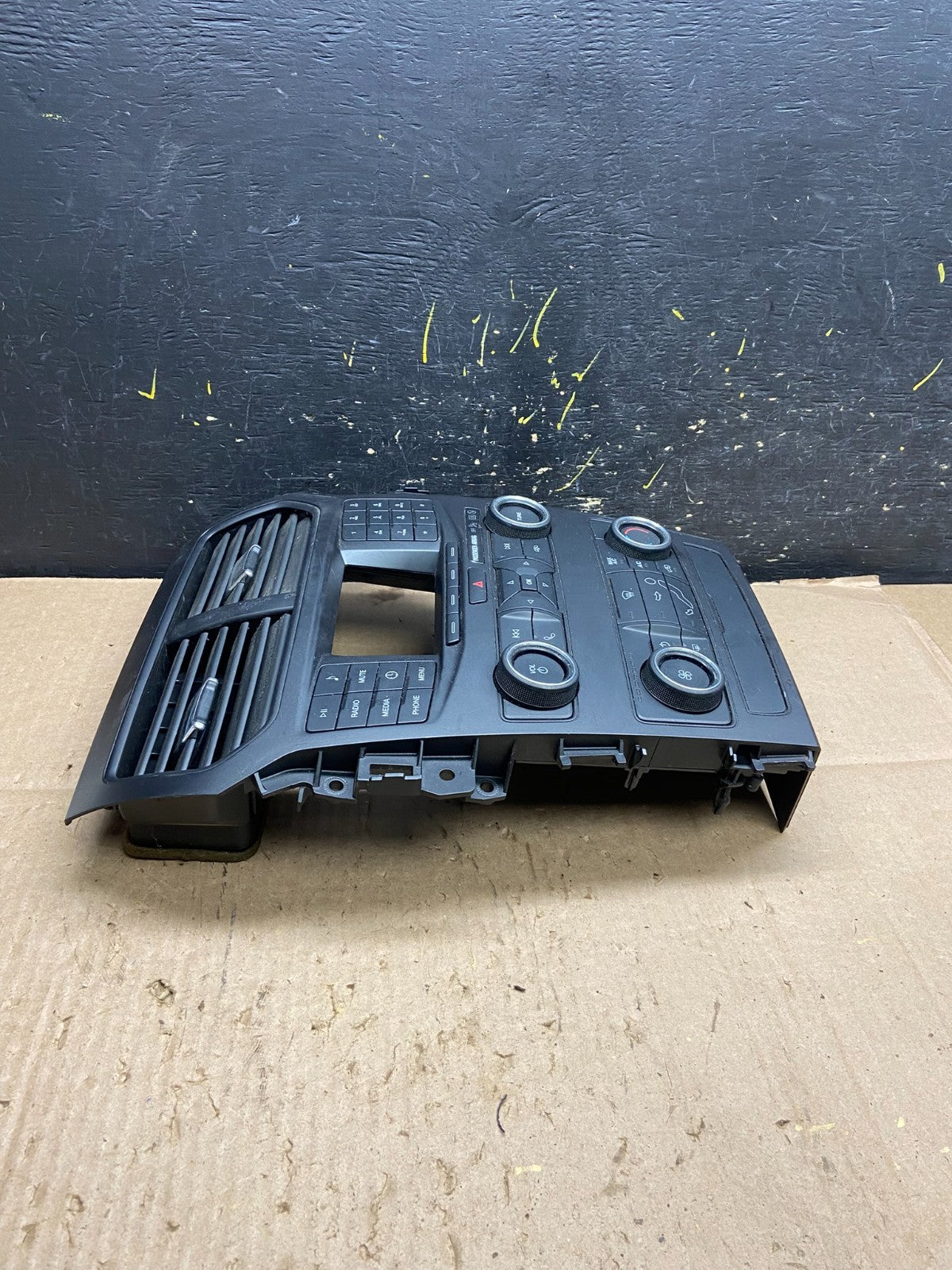 2019 Ford Explorer Radio Climate Control Trim Bezel Panel y5432 DG2