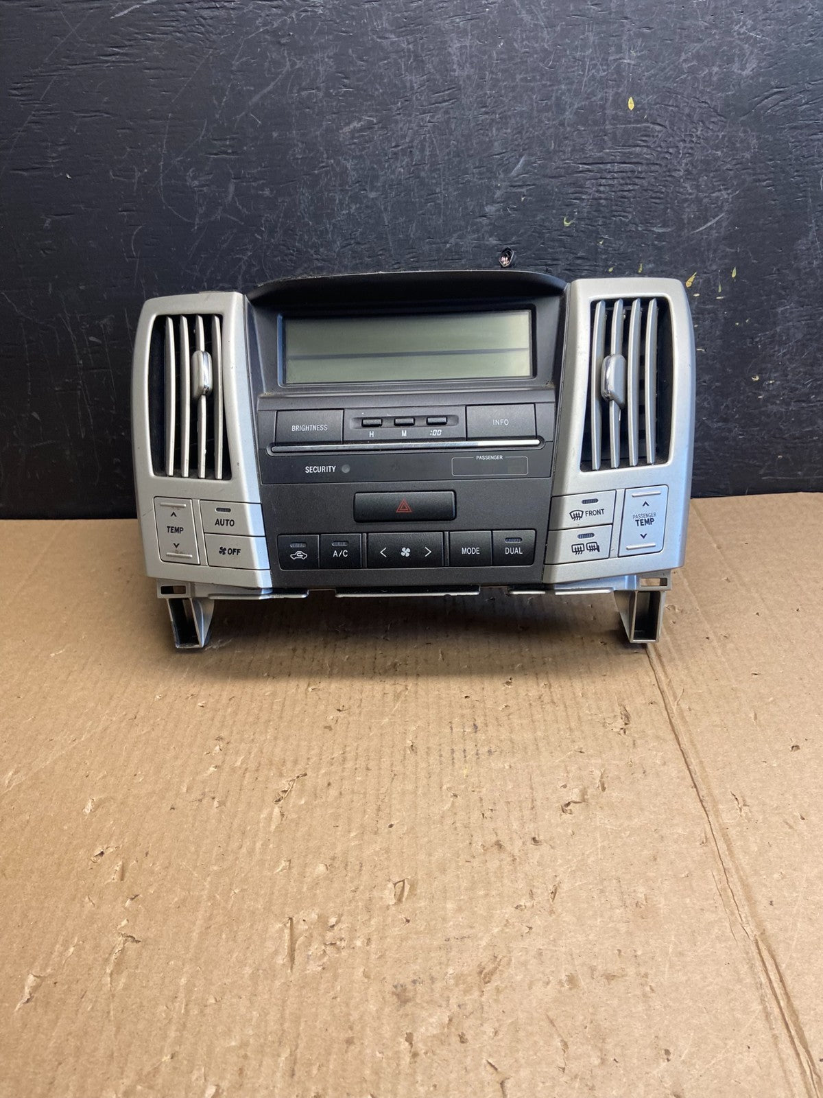 2005-2009 Lexus RX330 RX350 Radio AM/FM Climate Air Vent AE3848 DG0