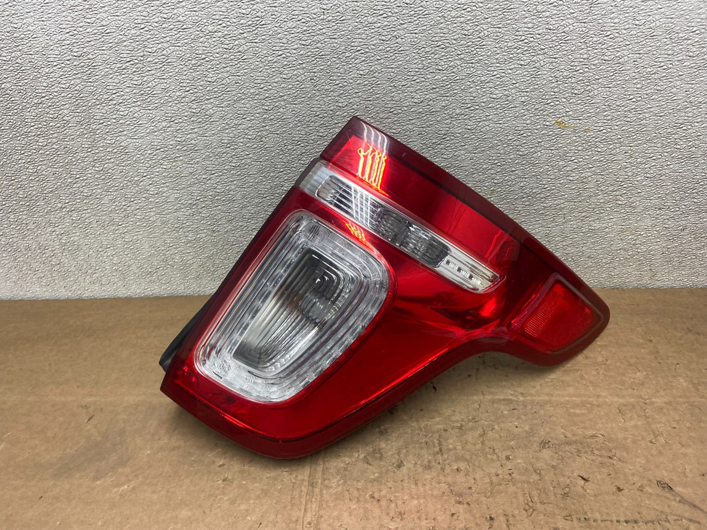 2011-2015 Ford Explorer Police Package Right Passenger Side Tail light Y6797 DW0