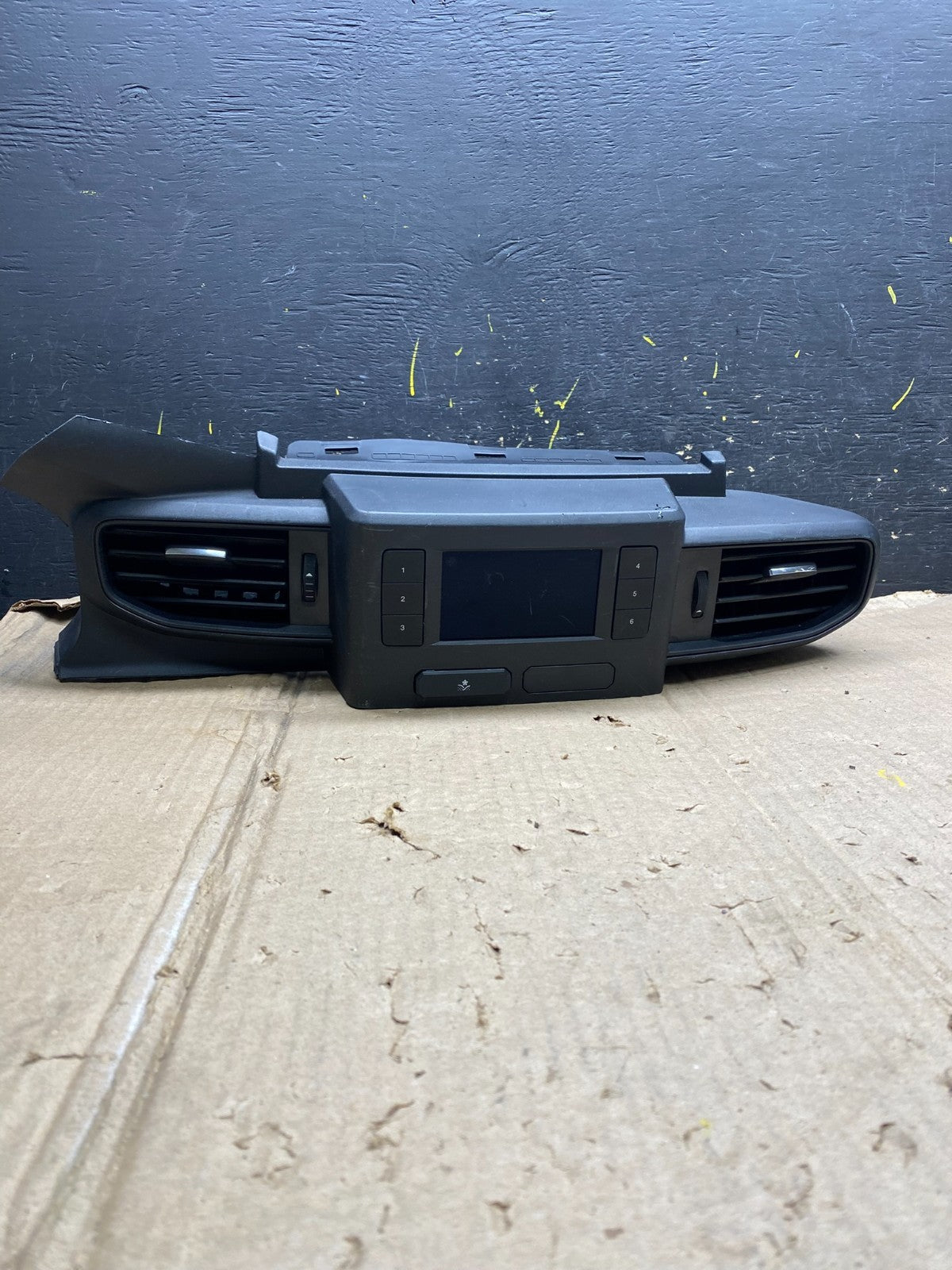 2020 to 2023 Ford  Explorer Console Radio Display Screen Air Vents Oem x5819 DG0