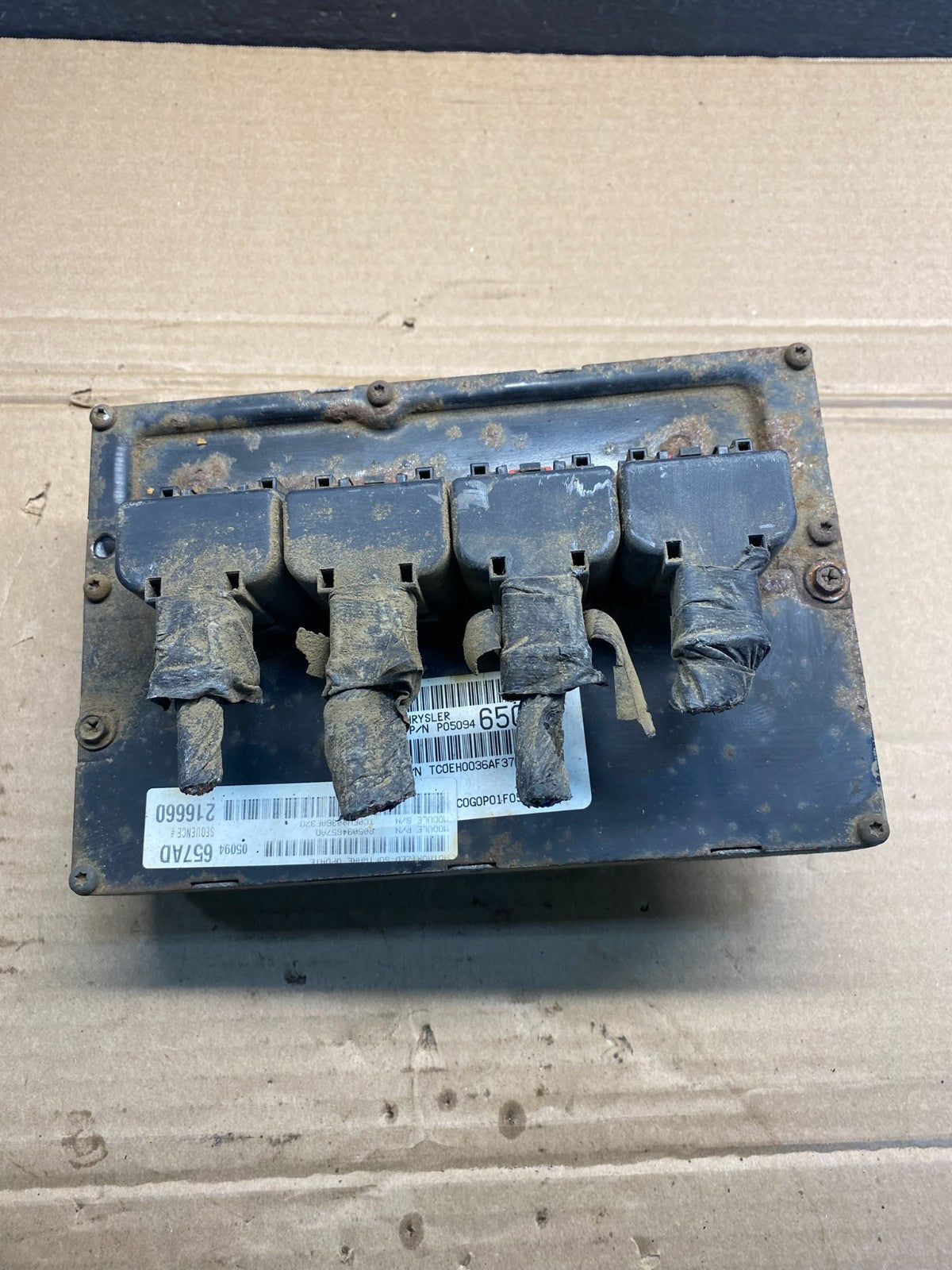 2006 Chrysler Town Country Caravan 3.3L Engine Control ECU p05094657ad AE8099 DG0